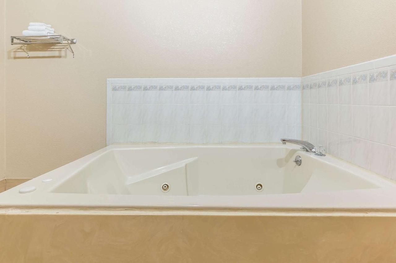 Quality Inn Mount Vernon, Il Екстер'єр фото